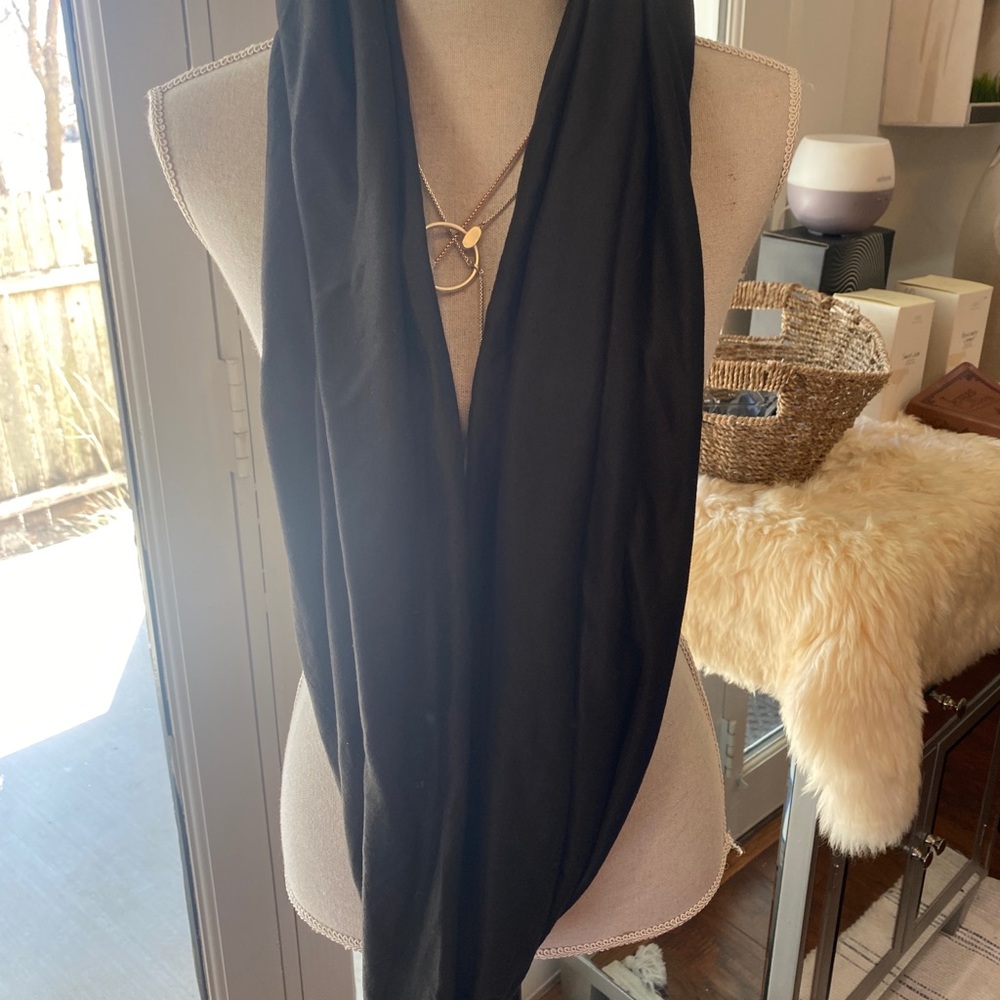 black pocket infinity scarf